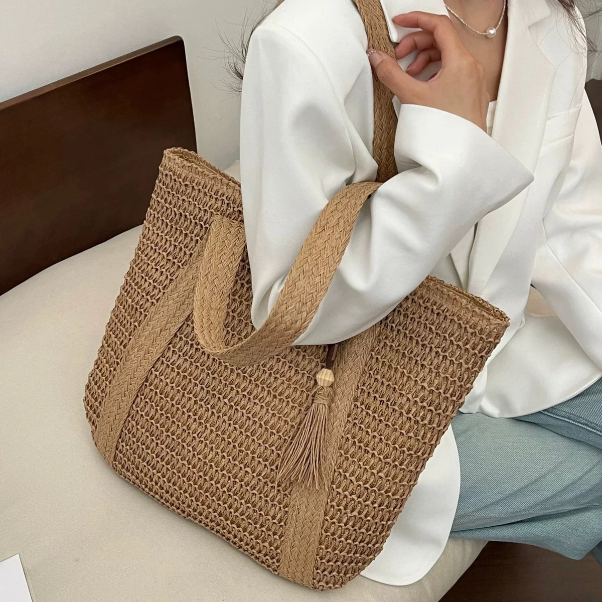 French style large capacity woven straw woven bag for women, new beach vacation shoulder bag, casual commuting tote bag