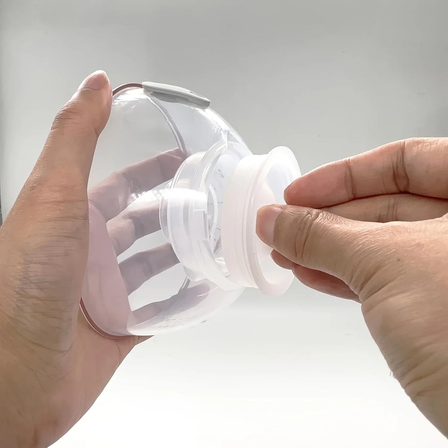 4 Duckbill Valves and 2 Silicone Diaphragms for Momcozy V1/V2 Wearable Breast Pump Replacement Parts, Breast Pump Seals