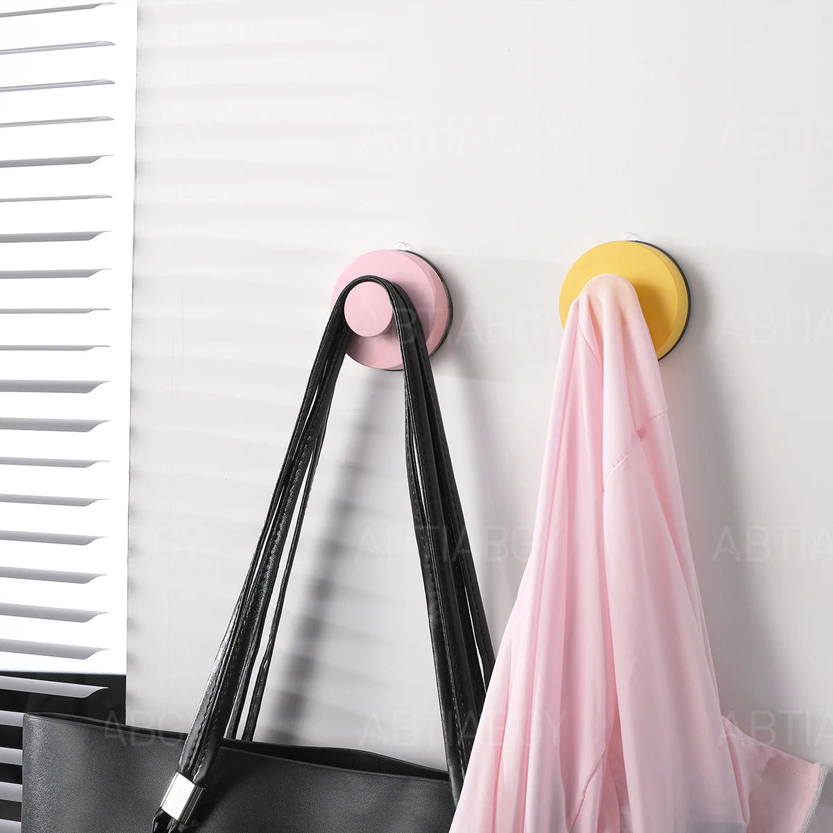 1/2/4pcs Strong Vacuum Suction Cup Hooks Punch-free Robe Hook Reusable Towel Holder For Kitchen Bathroom Home Accessories