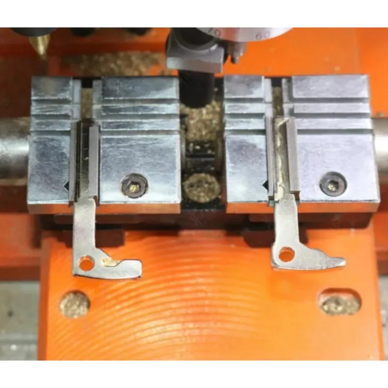 2pcs/lot HU64 Key Machine Duplicating Fixture Clamp HU64 Key Blank Key Cutting Vertical Duplicating Machines Spare Part