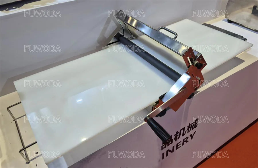 A Mini Pastry Portable Small Table Top Hand Manual Pizza Dough Sheeter Roller Croissant dough Flattener Laminator Machine