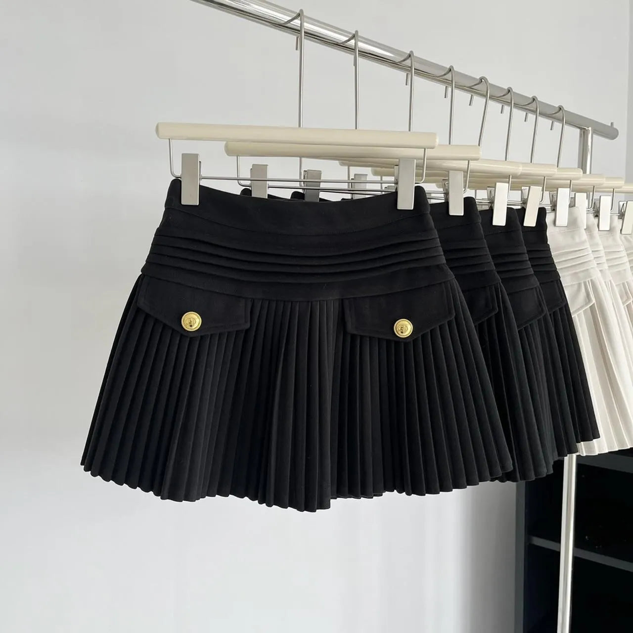 New Fashion Korean Elegant Pleated Mini Skirts Women Vintage Buttons Woolen Solid A-line High Waist Short Skirt Autumn Spring 