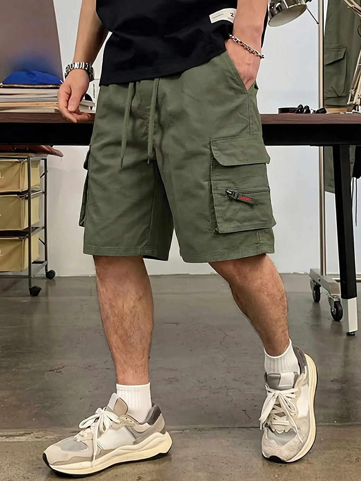 Men's Straight Cargo Shorts Lightweight Breathable Solid Color Drawstring Waist with Zipper Pockets Casual Summer Short Pants