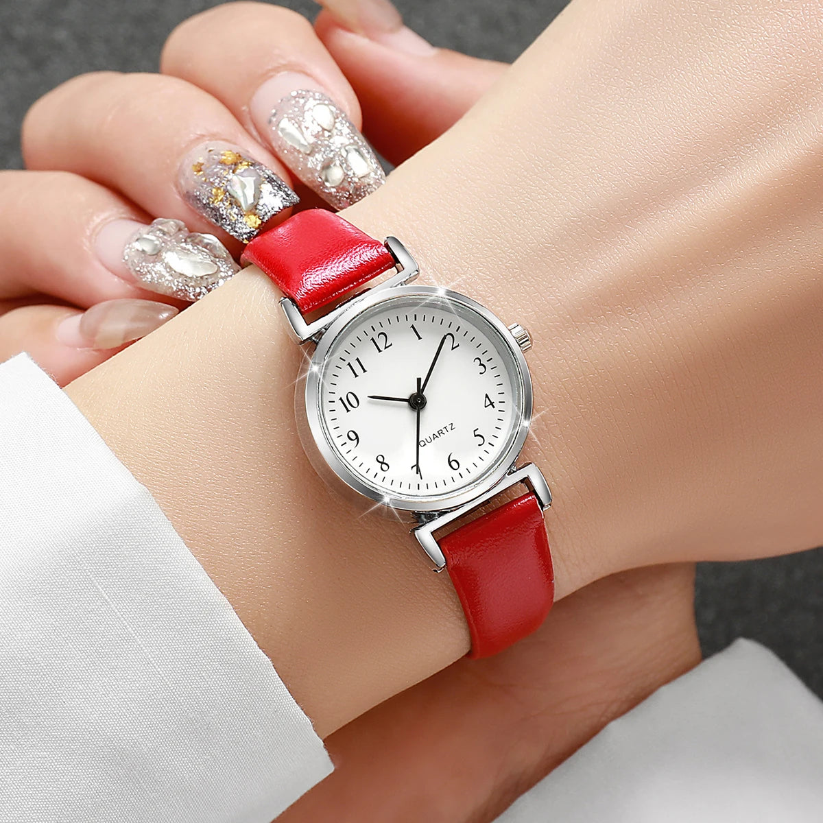 Fashion Small Dial Women Watches Simple Leather Band Analog Quartz Wristwatch for Ladies Clock Reloj Mujer（Without Box）
