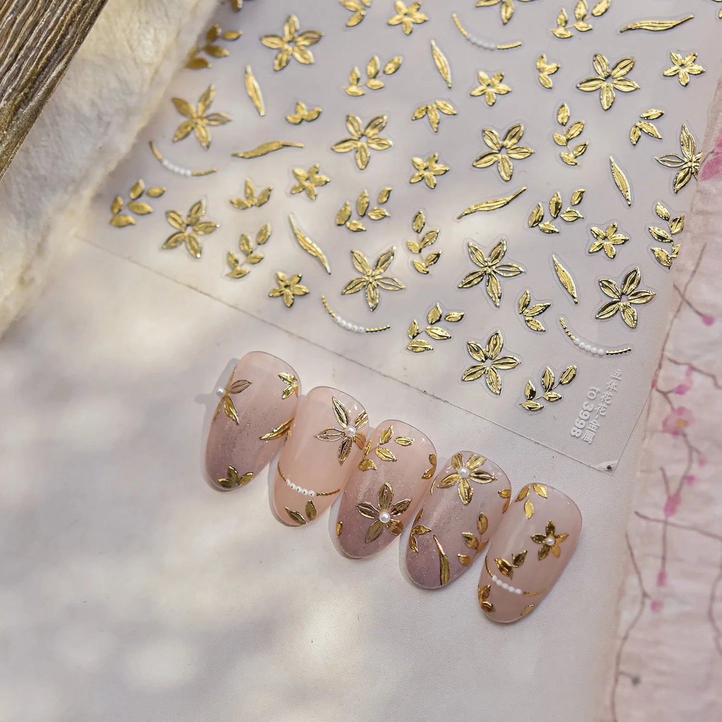 Gold Leaf White Flower Bouquet Floral Petal Tulip Bloom Charming Retro Metal Self Adhesive 5D Nail Art Sticker Manicure Decals