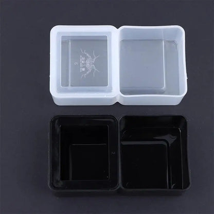 (.) Black/White Plastic Breeding Feeders Box Anti-escape Reptile Snake Feeding Bowl Double Box 2 In 1 Worm Dish