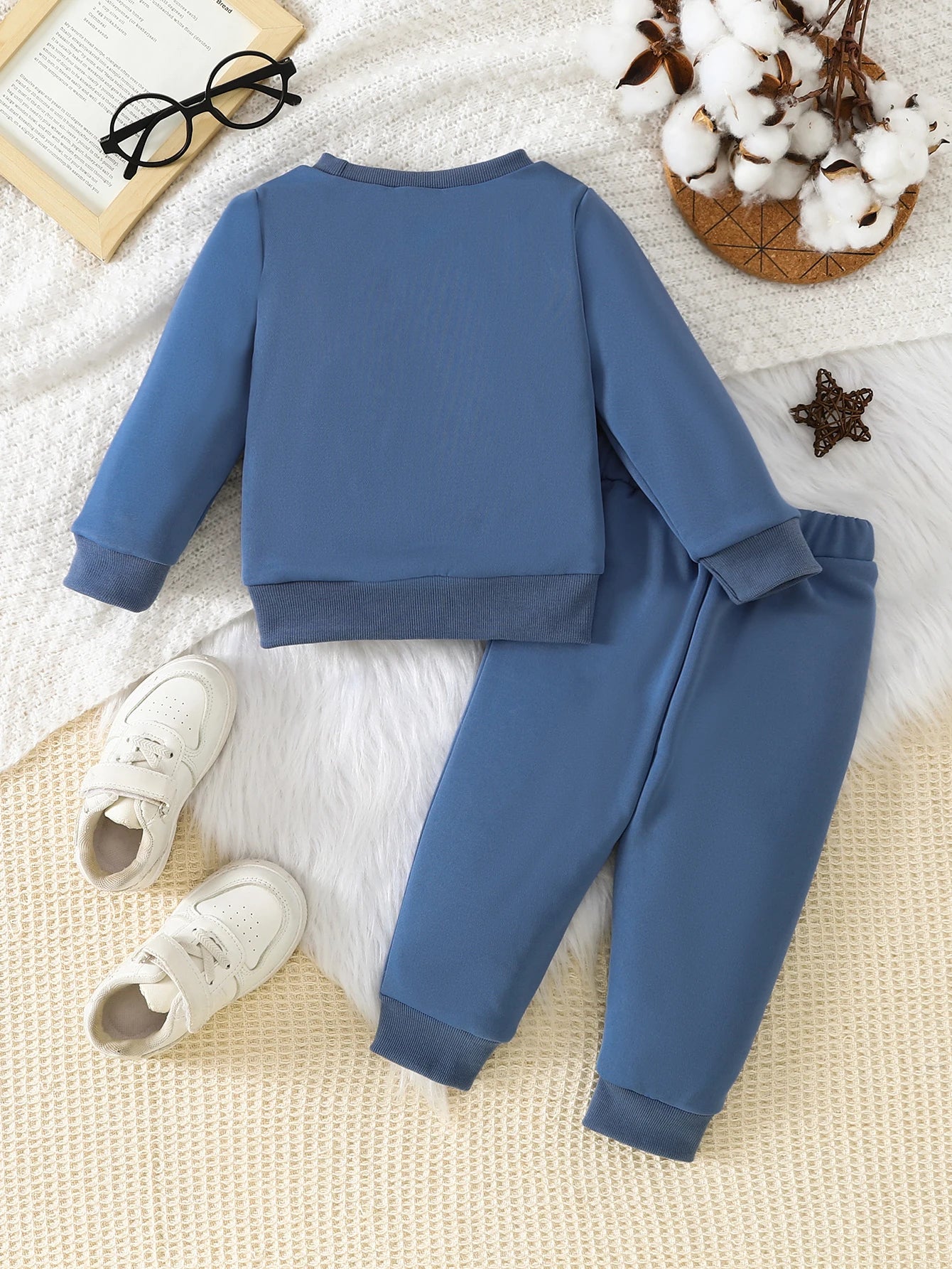 2-Piece Long-Sleeve Sweatshirt Set for Baby Boys (New Autumn & Winter Style)This casual two-piece outfit (including a sweatshirt