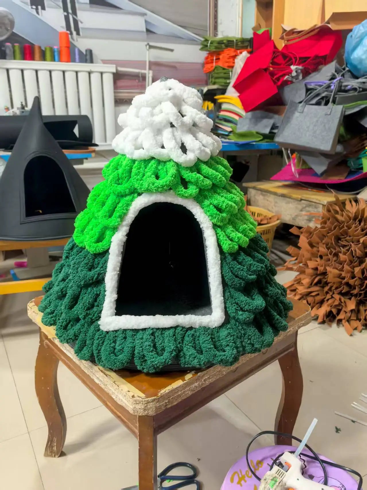 Modern Christmas Tree Cat Tent Knitted Design Warm Pet House for Cats and Kittens Ready to Use Living Room OEM ODM