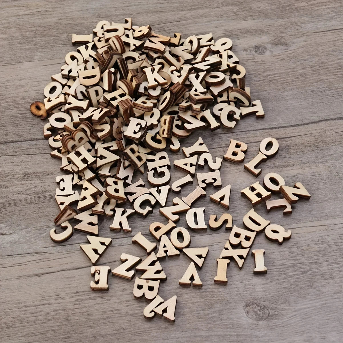 100Pcs Mixed Wooden A Z Letters  Wooden Numbers Letters Wood Letters for DIY Craft Wedding Party Home Decoration(English Letter)