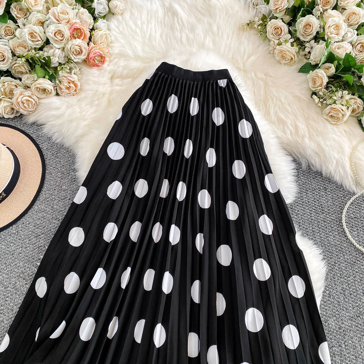 2026 Pleated Skirt Elastic Waist Polka Dot Fashion Printed Slim Pleated Skirt Women's Summer New Beach Vacation Mid-length Skirt