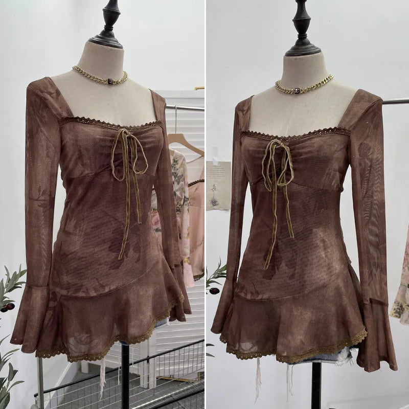 Women‘s Retro Chic French Square Neck Lace-Up Bell Long Sleeve Top Personalized Smudged Print Irregular Hem Sweety Shirt 9980