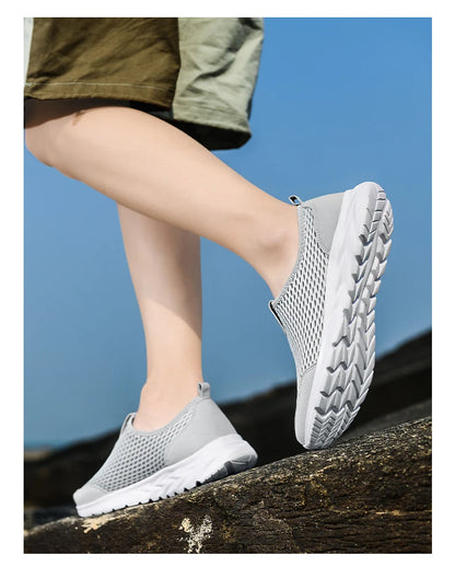 Men's and Women's Casual Breathable Walking Couple Shoes, Outdoor Soft, Lightweight, Fashionable Sports Shoes 2024 New Model