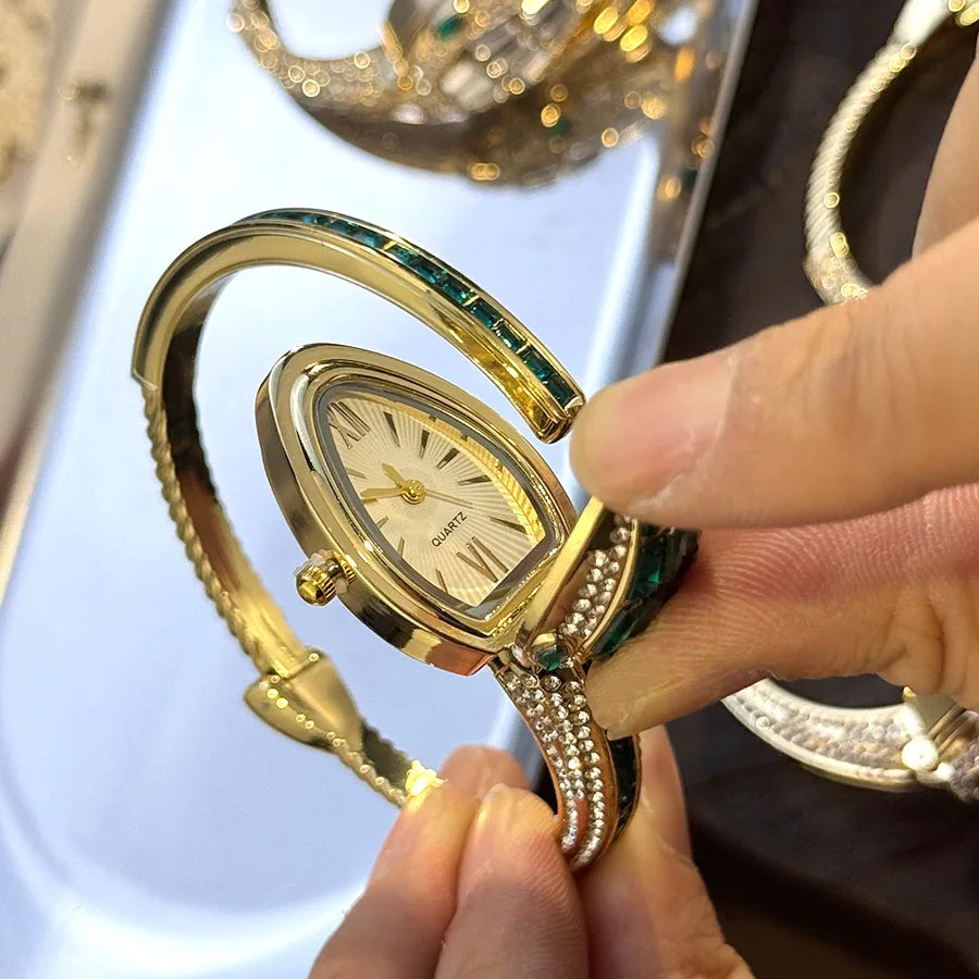 LuxuryDiamondEmbedded Fashionable Snake-Shape Bracelet Watch for Women Elegant Open Handbag Stylish European And American Design