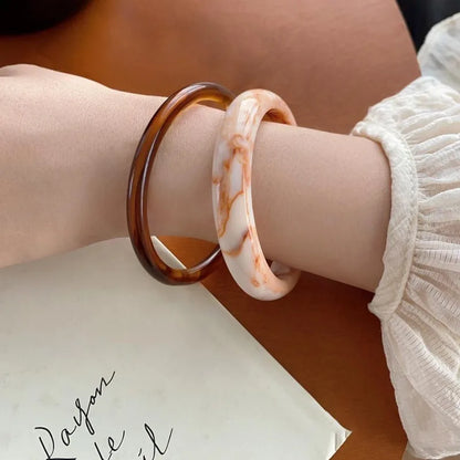 Wide Geometric Smuding Acrylic Bangles for Women Europe and America Vintage Resin Cuff Bracelets Chunky Wristband Hand Accessory