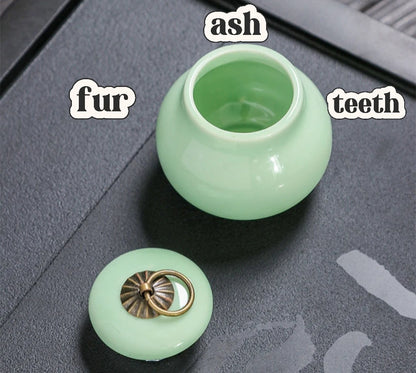 C18 Mini Ceramic Memorial Pet Urn Portable Airtight Container for Dog Cat Ashes Pet Hair Tiny Keepsake Storage Memorials Gifts