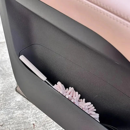 1 retractable anti-static dust brush, used for car cleaning, can clean car dust, windshield cleaning tool