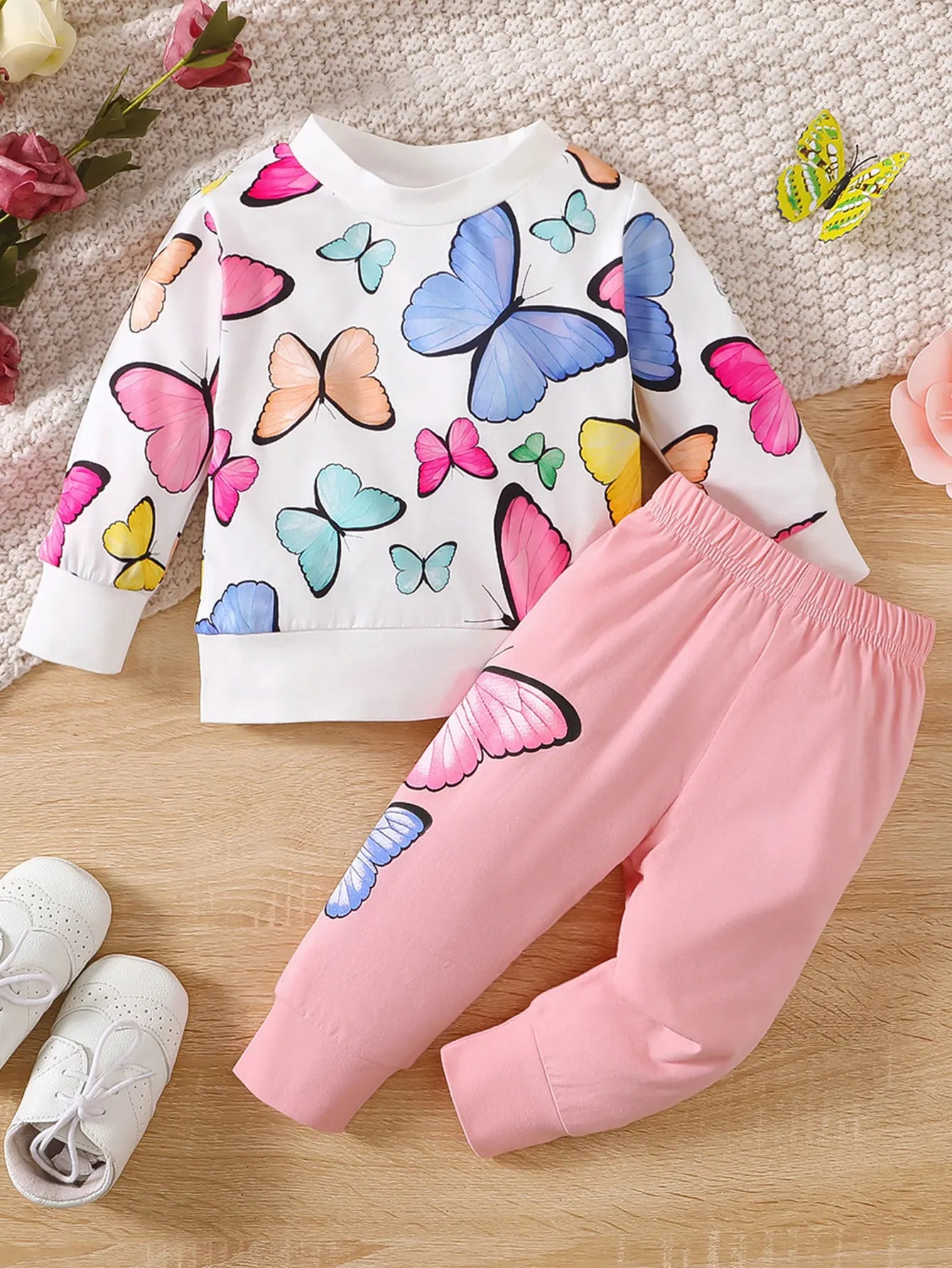 0-2 Year Old Newborn Baby Gilr Spring and Autumn Round Neck Butterfly Printed Long Sleeves with Butterfly Printed Pants Fashion