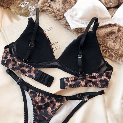 Summer Women Underwear Set Sexy Silken Triangle Cup Wireless Bras French Bralette Seamless Intimates Bra and Thong Lingerie Set