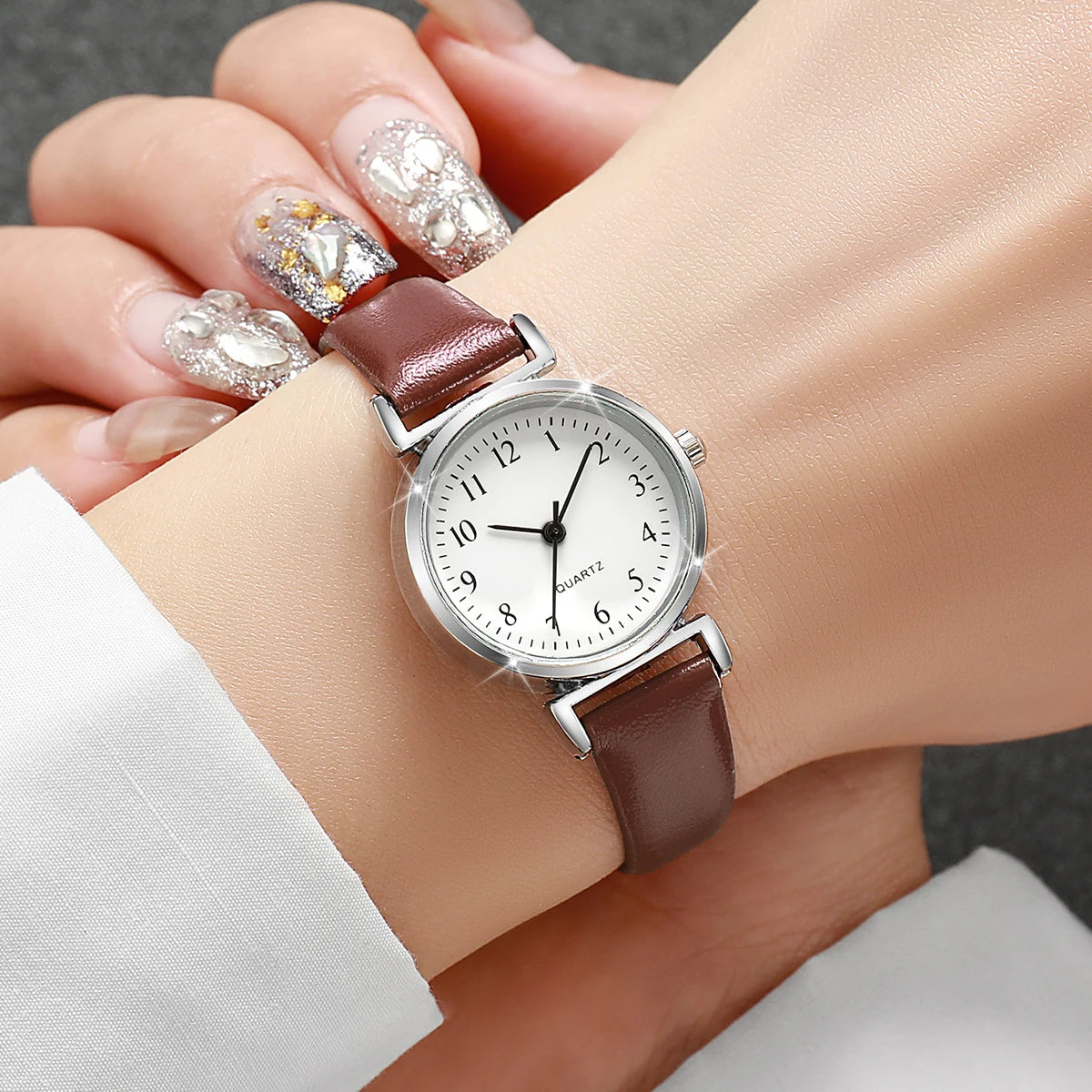 Fashion Small Dial Women Watches Simple Leather Band Analog Quartz Wristwatch for Ladies Clock Reloj Mujer（Without Box）