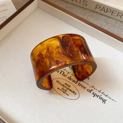 Wide Geometric Smuding Acrylic Bangles for Women Europe and America Vintage Resin Cuff Bracelets Chunky Wristband Hand Accessory