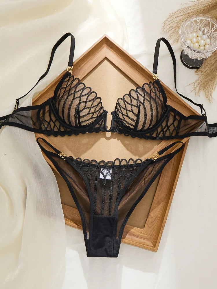 French Style Sexy Embroidered Transparent Underwear Set V-Neck Design Anti-Sagging Breathable Bra And Panties Ensemble Black