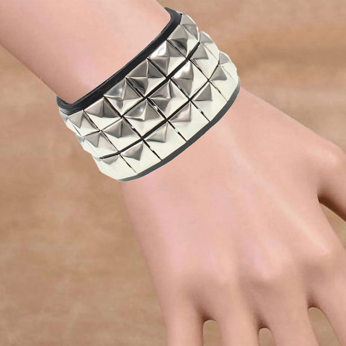 Punk Style Fashion Vintage Leather Bracelets For Men And Women Gothic Rock Style Square Nail Night Club Bracelets