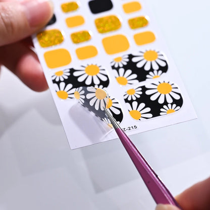 5Sheets Yellow Daisy Toenail Sticker 110Tips Full Cover Baking Free Toe Nail Wraps Elegant Flower Self-Adhesive Toe Polish Strip