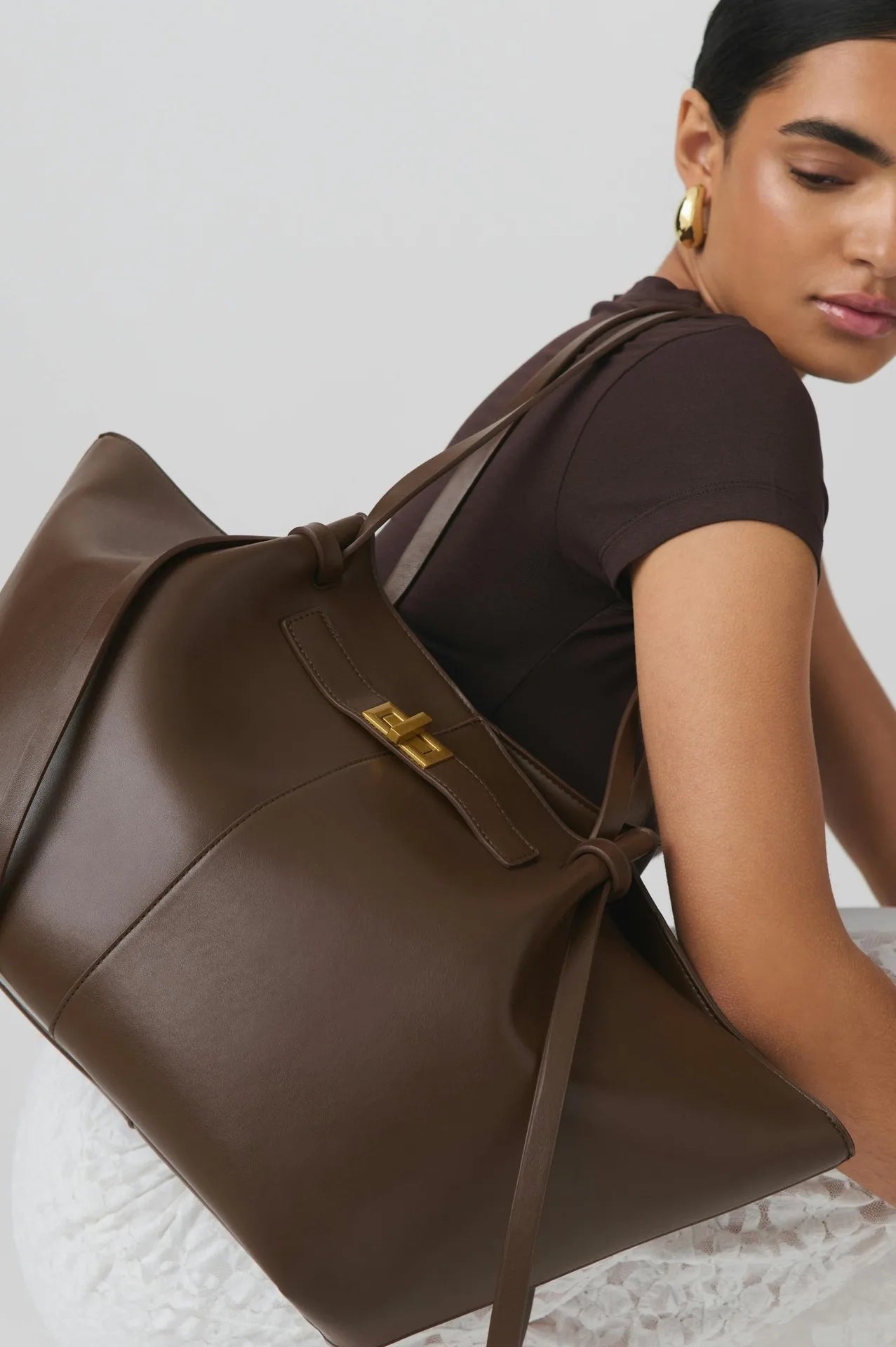 Fashion Large Capacity Trapeze Women Shoulder Bags Designer Metal Lock Handbags High-Quality Pu Leather Big Tote Commute Bag