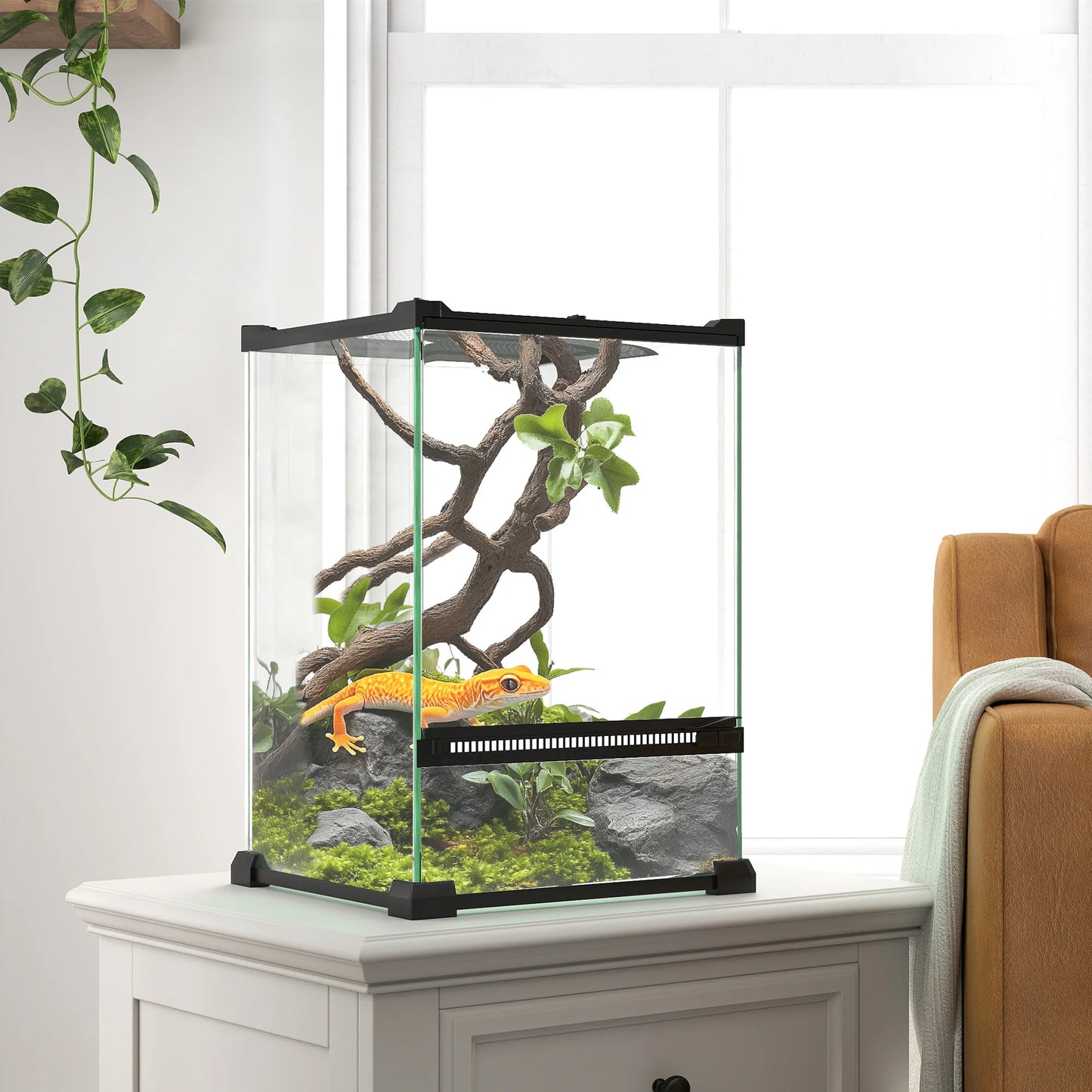 Glass terrarium for reptiles, vivarium 12 L with a metal trellis lid, 20x20x30 cm, black