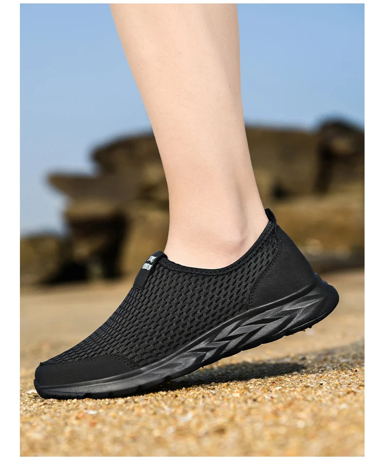 Men's and Women's Casual Breathable Walking Couple Shoes, Outdoor Soft, Lightweight, Fashionable Sports Shoes 2024 New Model