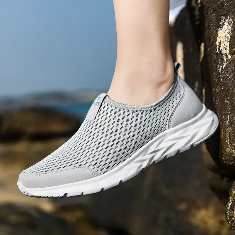 Men's and Women's Casual Breathable Walking Couple Shoes, Outdoor Soft, Lightweight, Fashionable Sports Shoes 2024 New Model