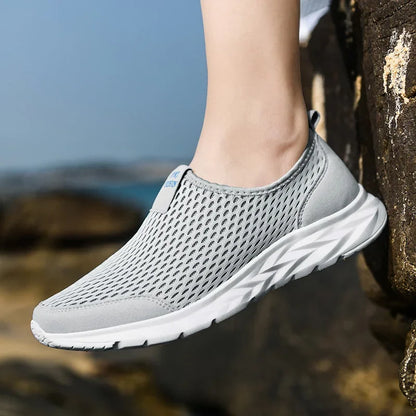 Men's and Women's Casual Breathable Walking Couple Shoes, Outdoor Soft, Lightweight, Fashionable Sports Shoes 2024 New Model