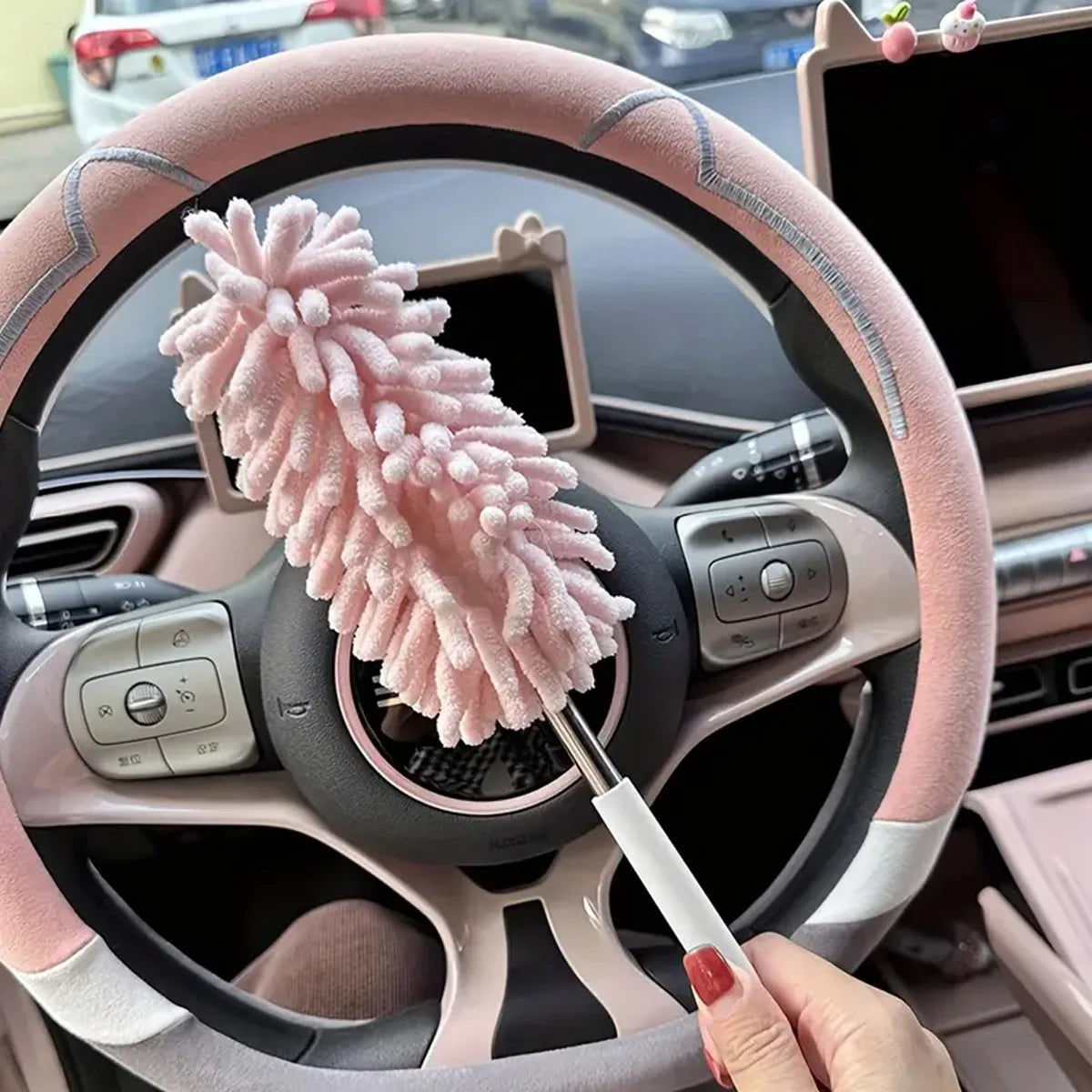 1 retractable anti-static dust brush, used for car cleaning, can clean car dust, windshield cleaning tool
