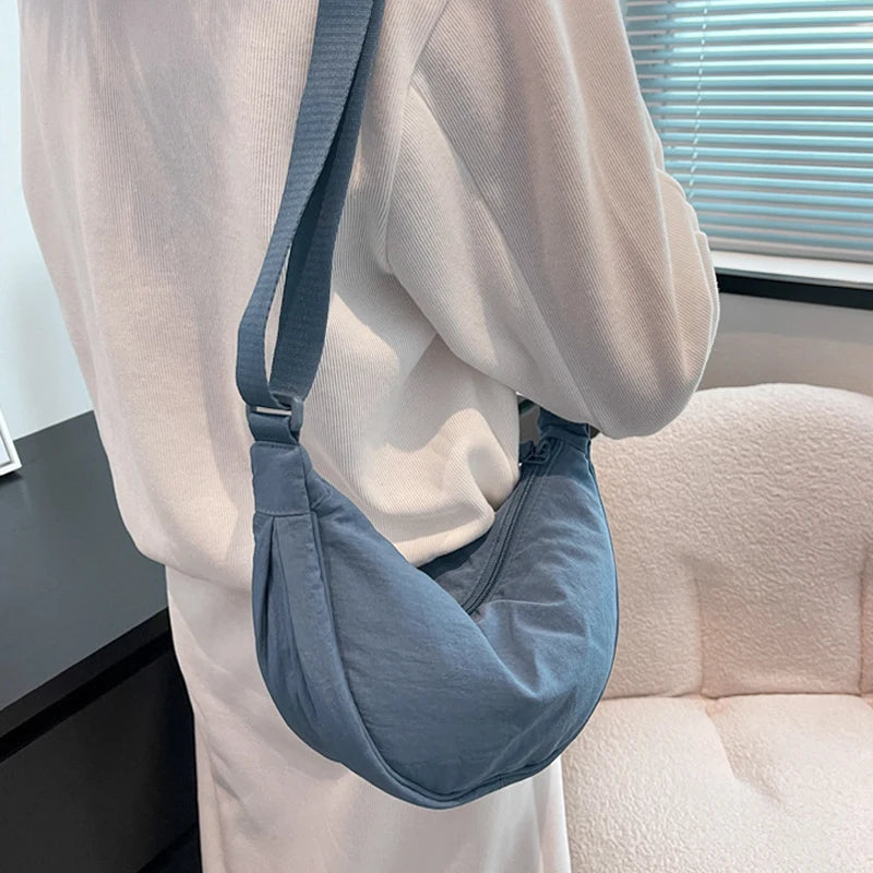 Nylon Hobos Chest Shoulder Dumpling Bag Large Capacity Travel Crossbody Half Moon Belt Messenger for Women Bags Wholesale