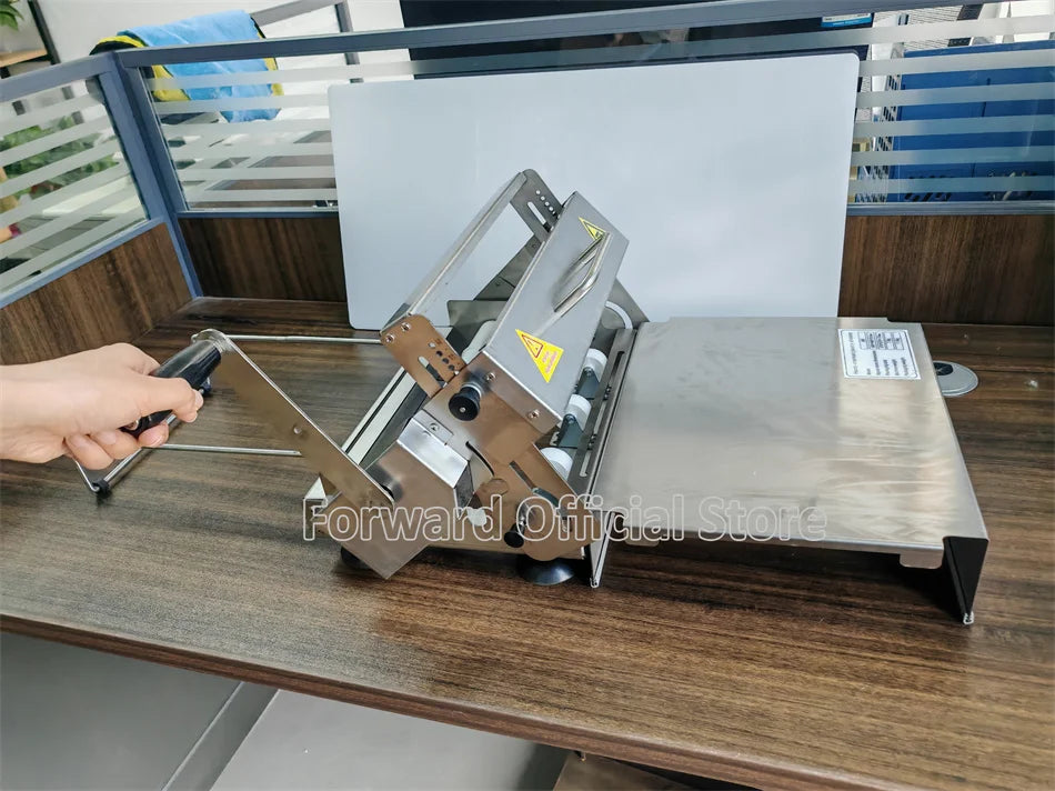 A Mini Pastry Portable Small Table Top Hand Manual Pizza Dough Sheeter Roller Croissant dough Flattener Laminator Machine