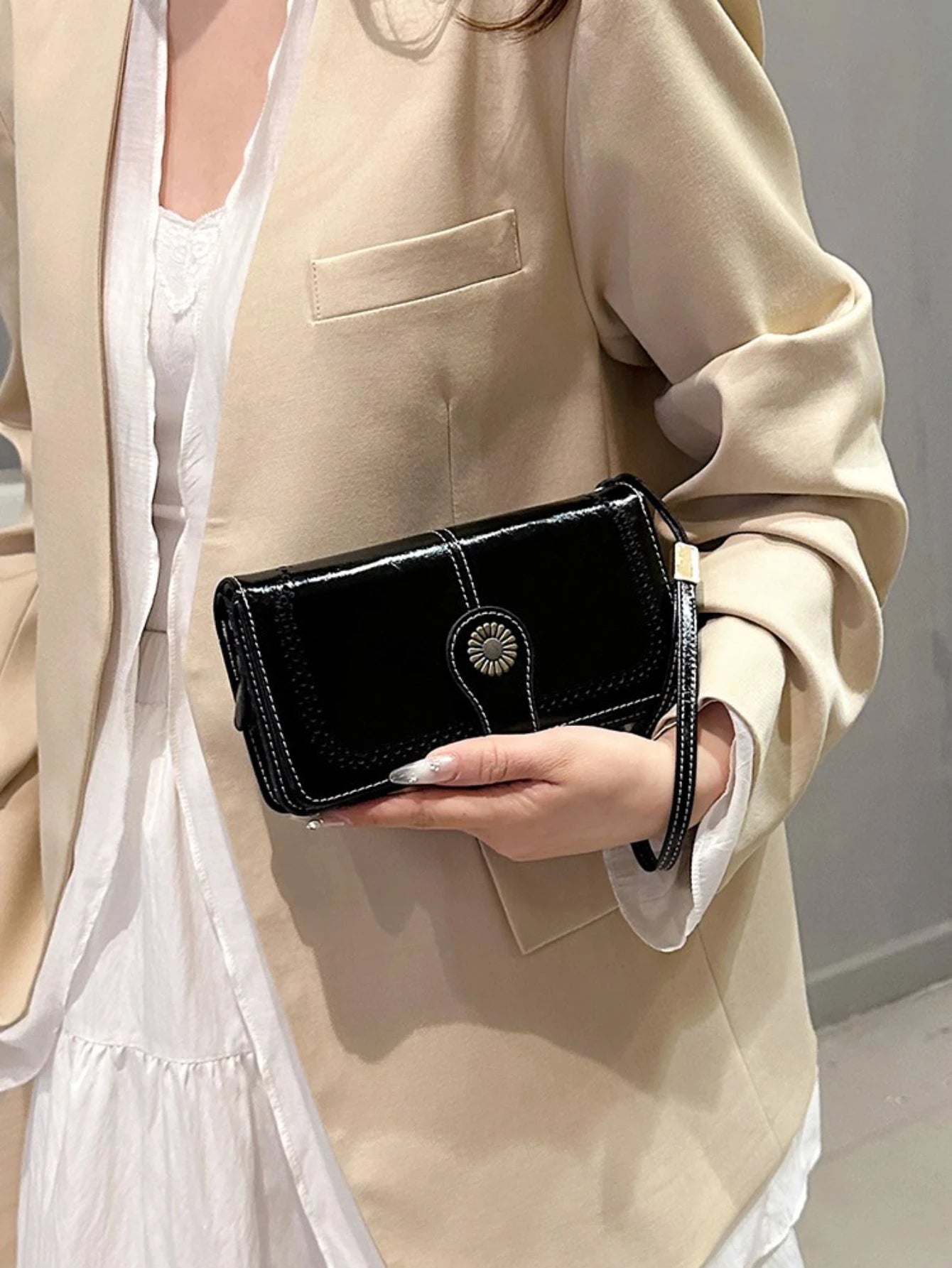 Vintage Hollow PU Long Wrist Wallet, Multi Card Slots Snap Zipper Ladies Purse For ID Cards Cash Bank Cards