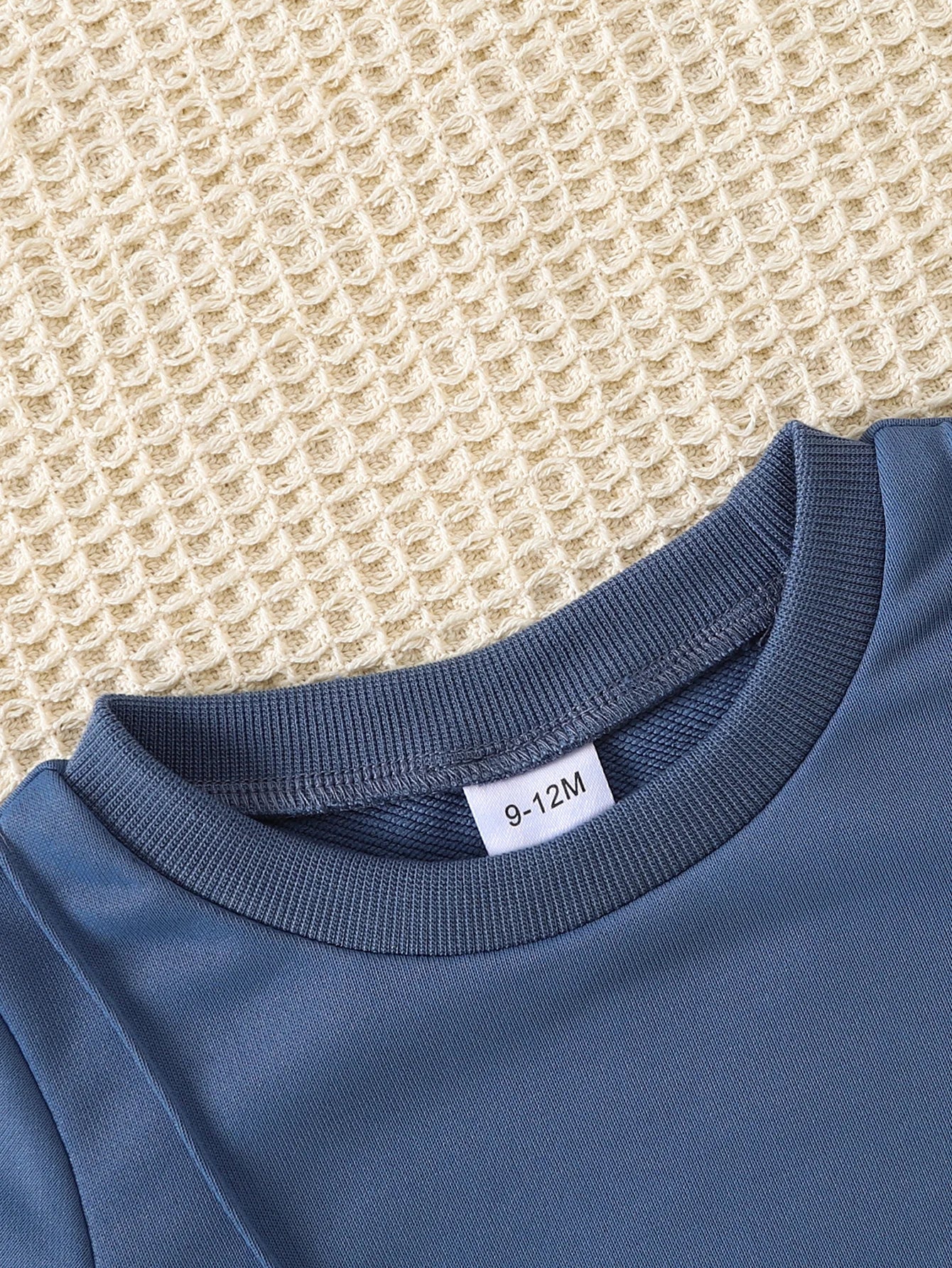 2-Piece Long-Sleeve Sweatshirt Set for Baby Boys (New Autumn & Winter Style)This casual two-piece outfit (including a sweatshirt