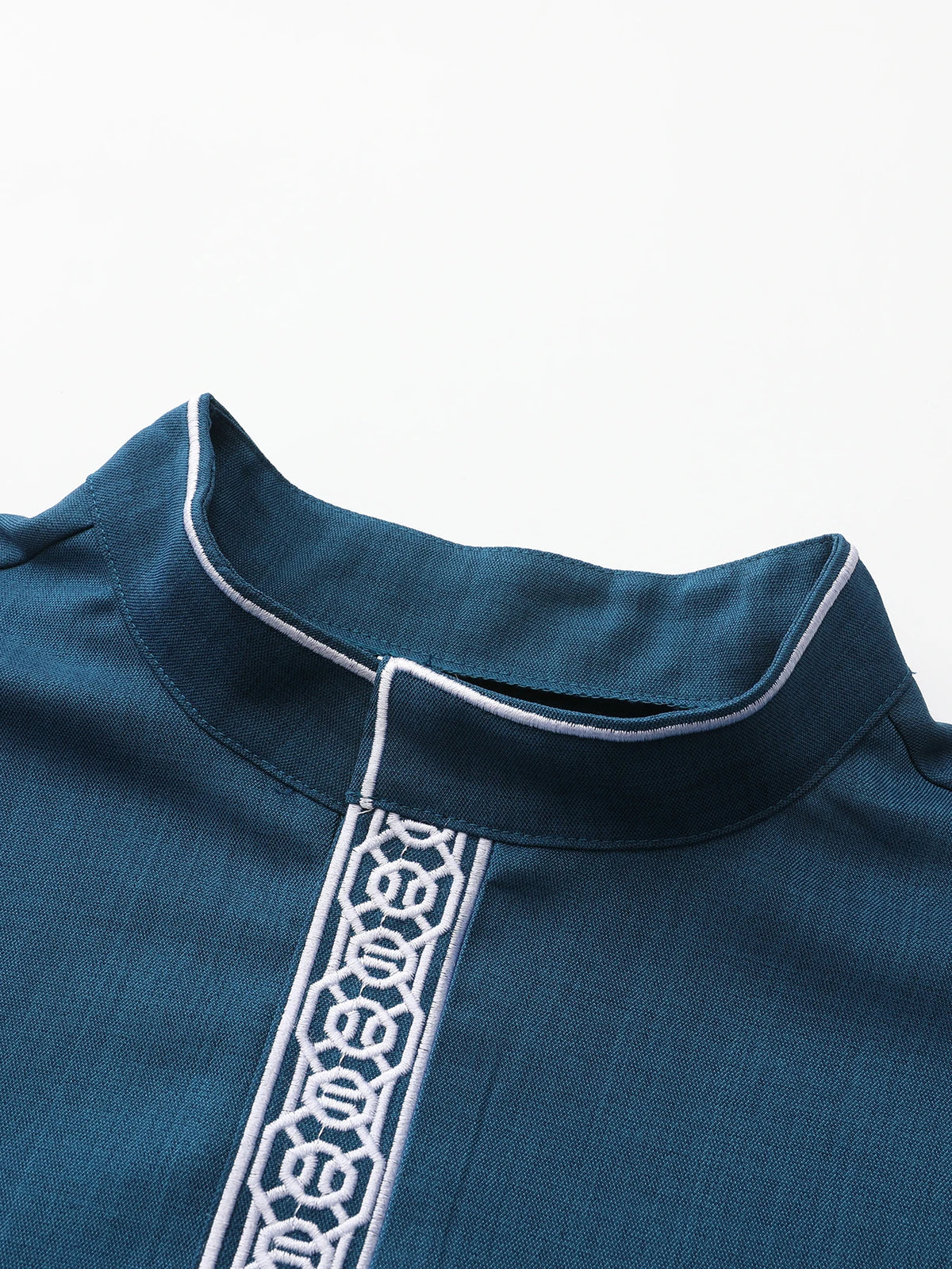 Men's Ethnic Pattern Embroidery Zipper Hooded Robe Traditional Long Sleeve Pocket Jubba Thobe for Daily Wear Man Islamic Thobe