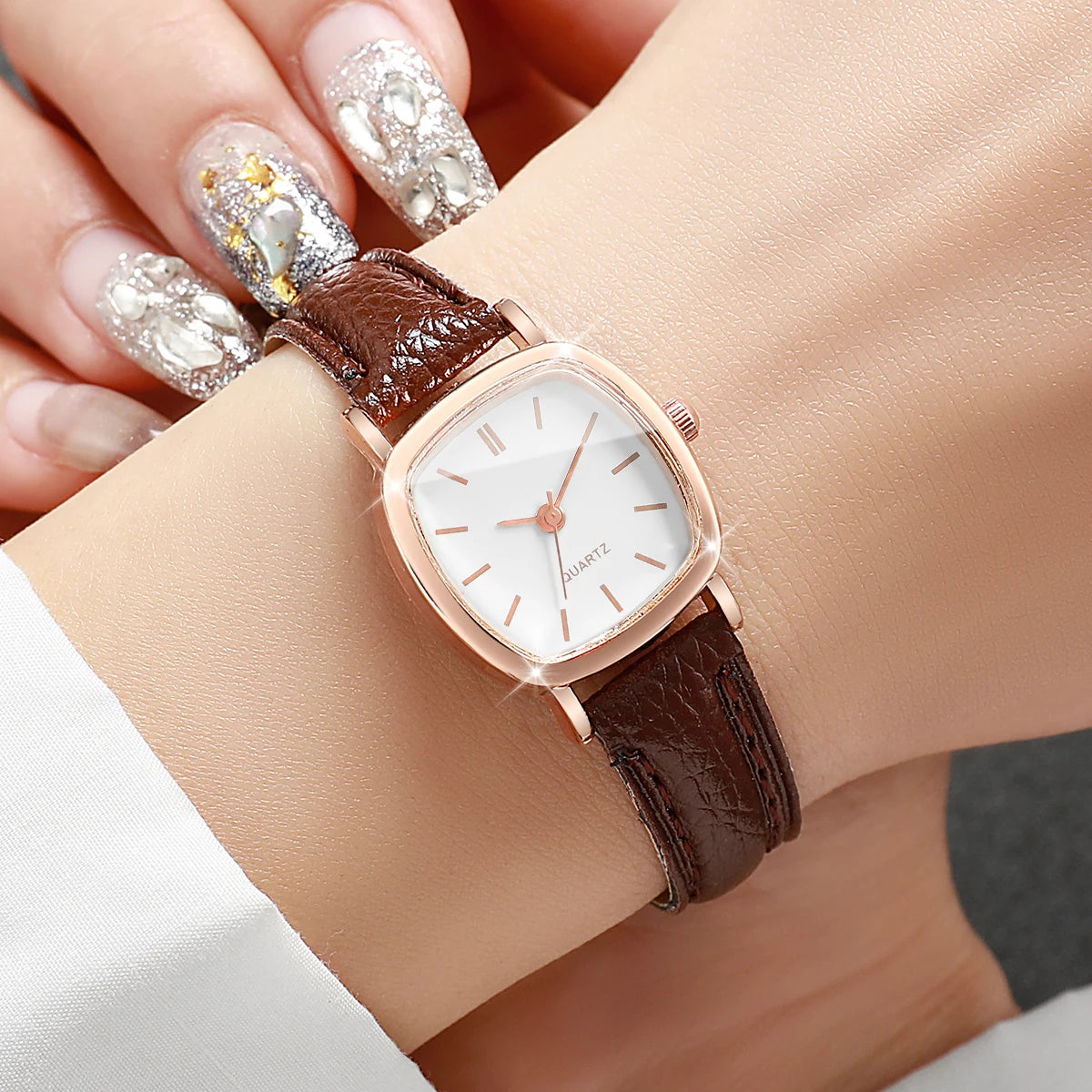 Fashion Small Dial Women Quartz Watch Ladies Simple Leather Band Wristwatches（Without Box）