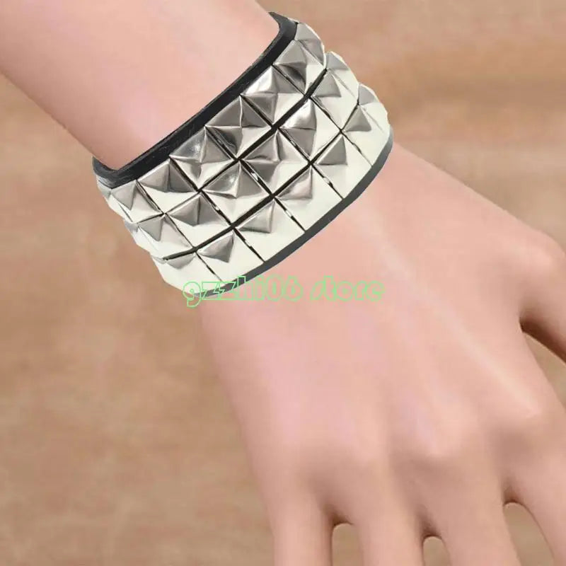 T5UF Stylish Punk Rock Bracelet Square Rivets Punk Wristband Trendy Gothic Jewelry Suitable for Individuality and Comfort