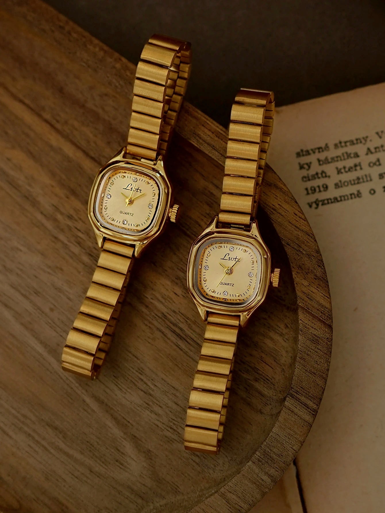 1. New French-Style Retro Exquisite Gold Square Small Dial Women's Watch, Fashionable, Simple, Luxurious, Elegant, Compact, Waterproof, with Stainless Steel Strap, Classic Women's Quartz Watch Suitable for Daily Wear, Dinner
