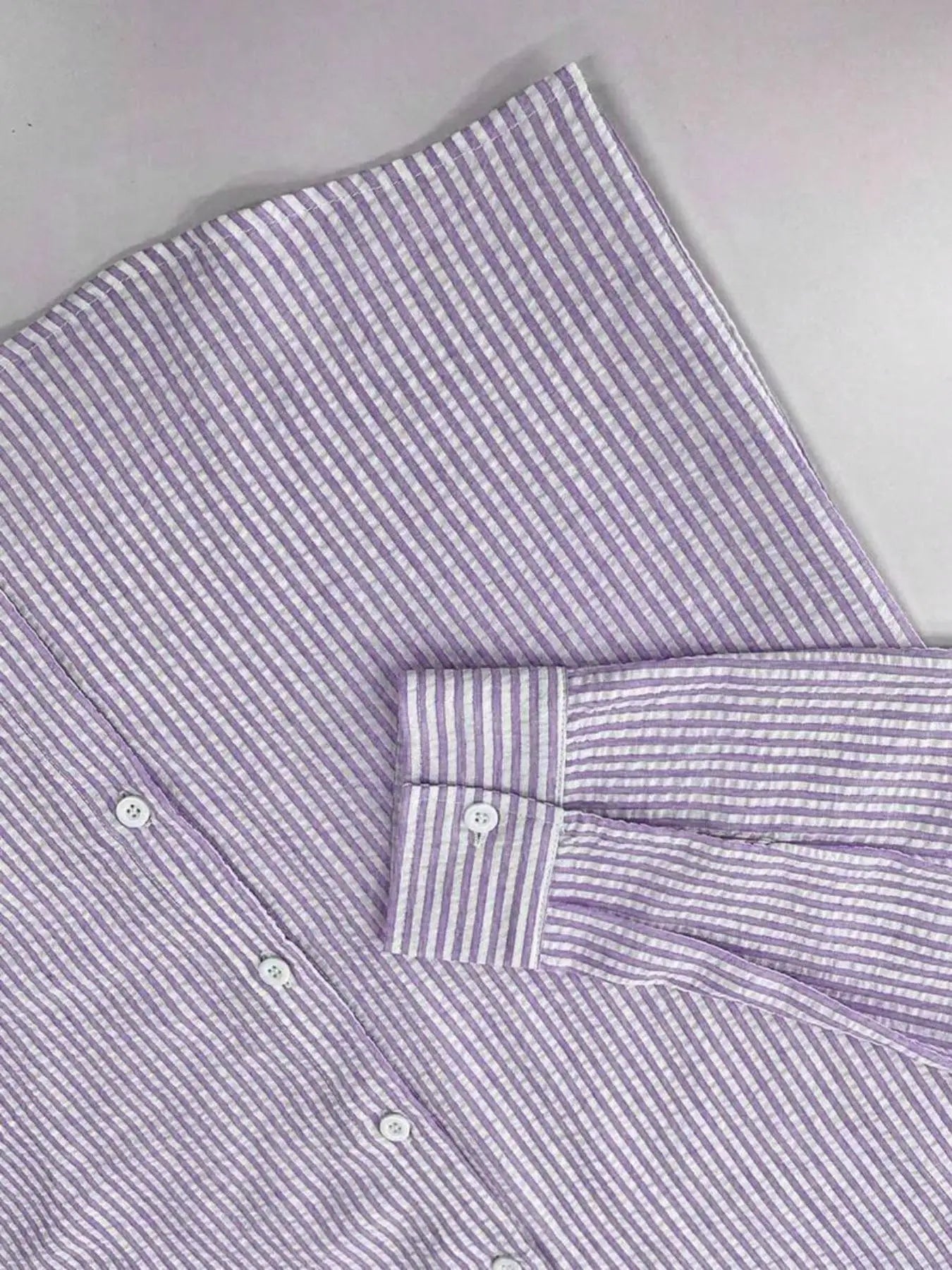 Men's Long Sleeve Striped Shirt with Loose Fit Stylish Comfortable Casual Wear for All Seasons Ideal for Outdoor Activities