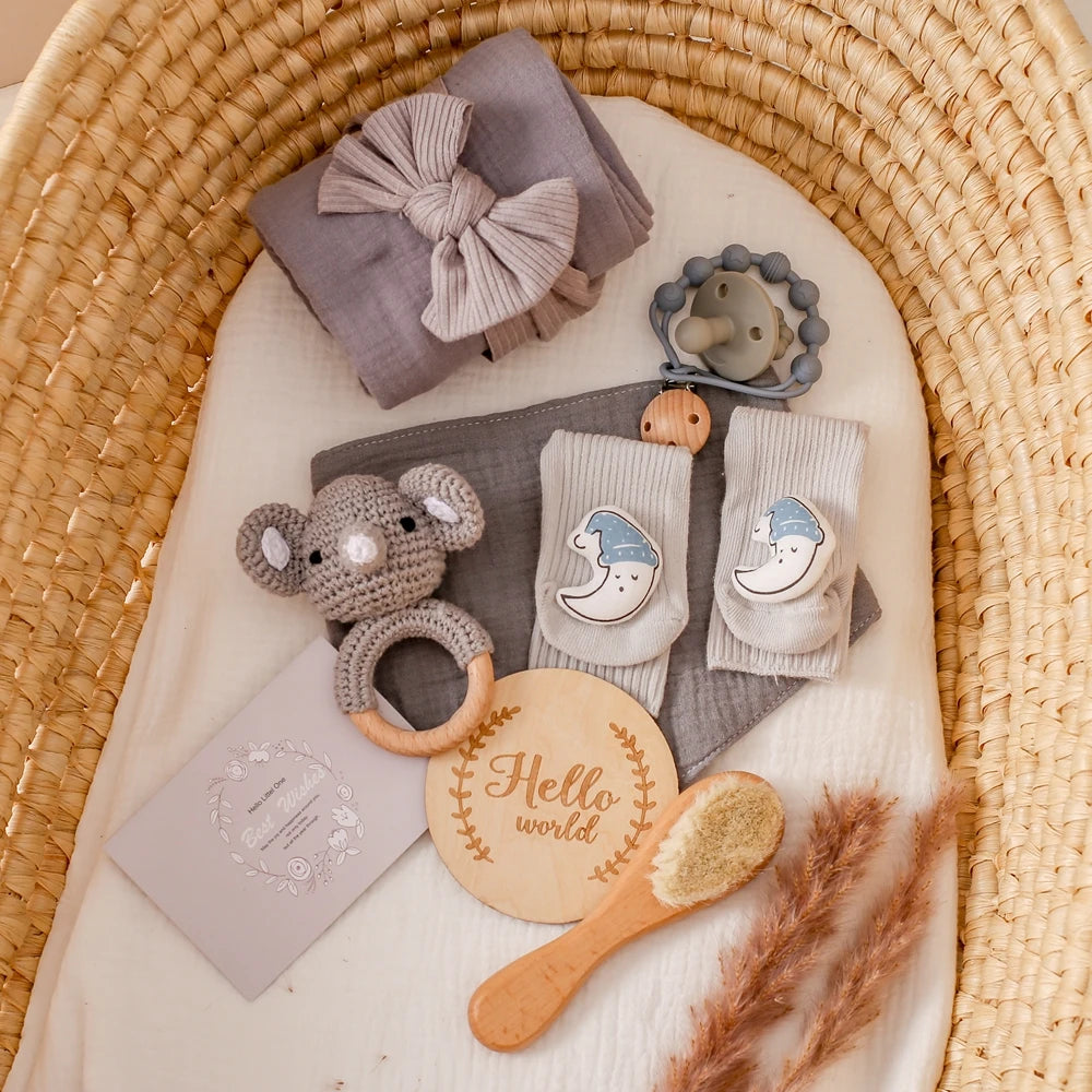 Newborn Bath Set Baby Towel Cotton Blanket Pacifier Chain Bracelet Crochet Rattle Toy Newborn Birth Bath Towel Gift Box
