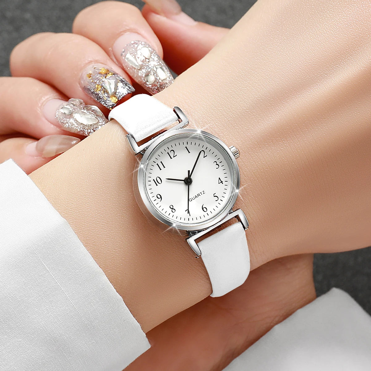 Fashion Small Dial Women Watches Simple Leather Band Analog Quartz Wristwatch for Ladies Clock Reloj Mujer（Without Box）