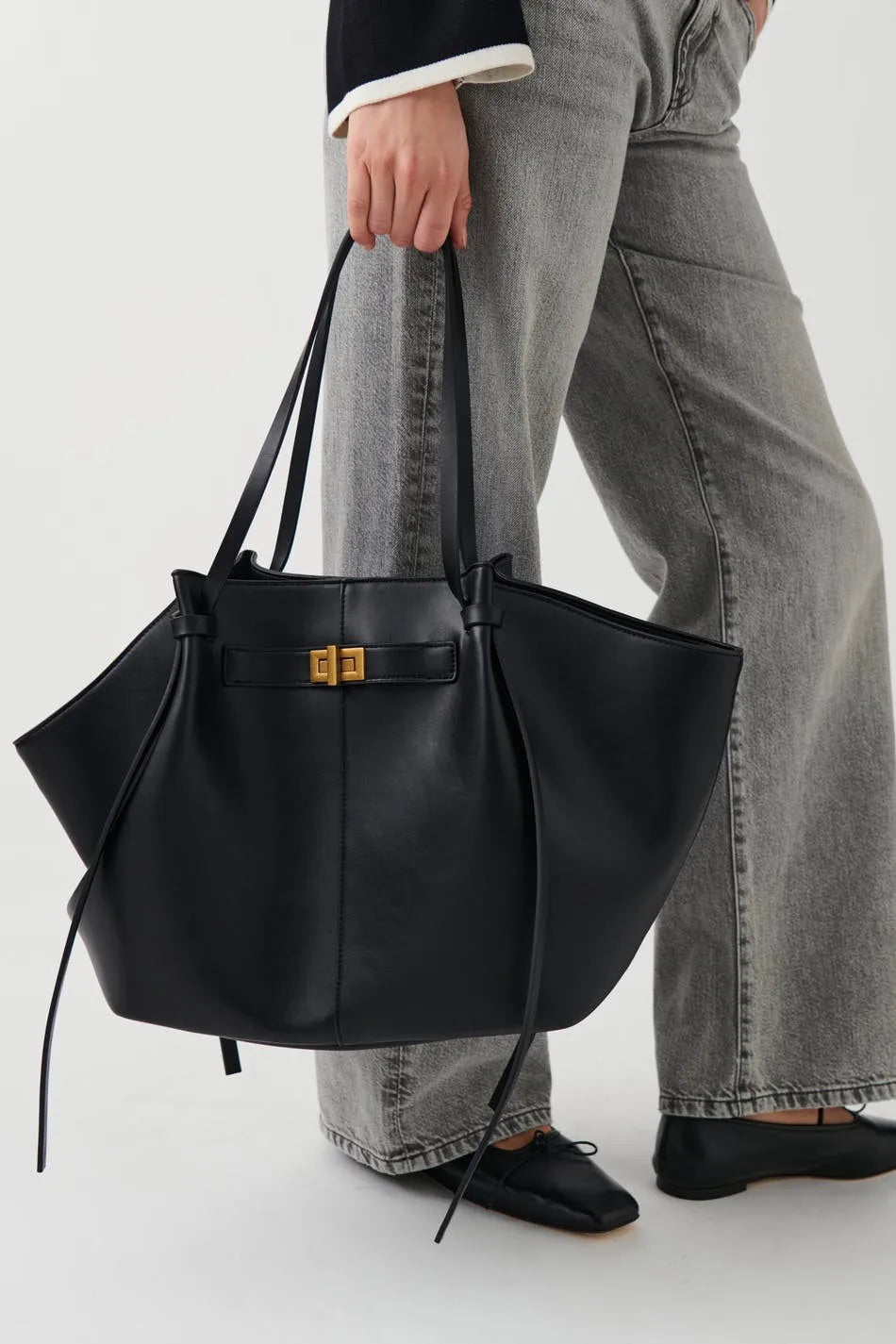 Fashion Large Capacity Trapeze Women Shoulder Bags Designer Metal Lock Handbags High-Quality Pu Leather Big Tote Commute Bag