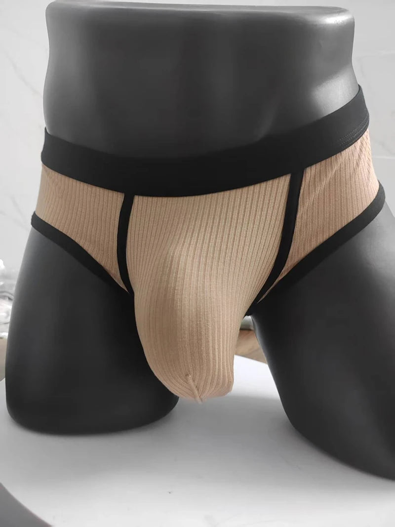 Men's briefs with large pockets are very sexy. Large-space sports underwear for men