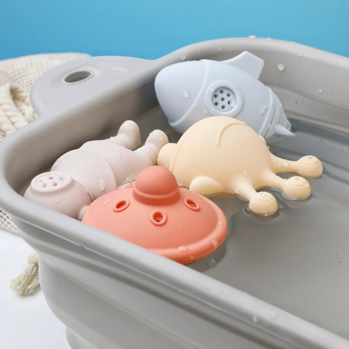 Baby Bath Toys Animal Silicone Cartoon Astronauts Play With Water Toys No BPA Swim Bathroom Baby Silicone Sprinkler Bathtub Toy