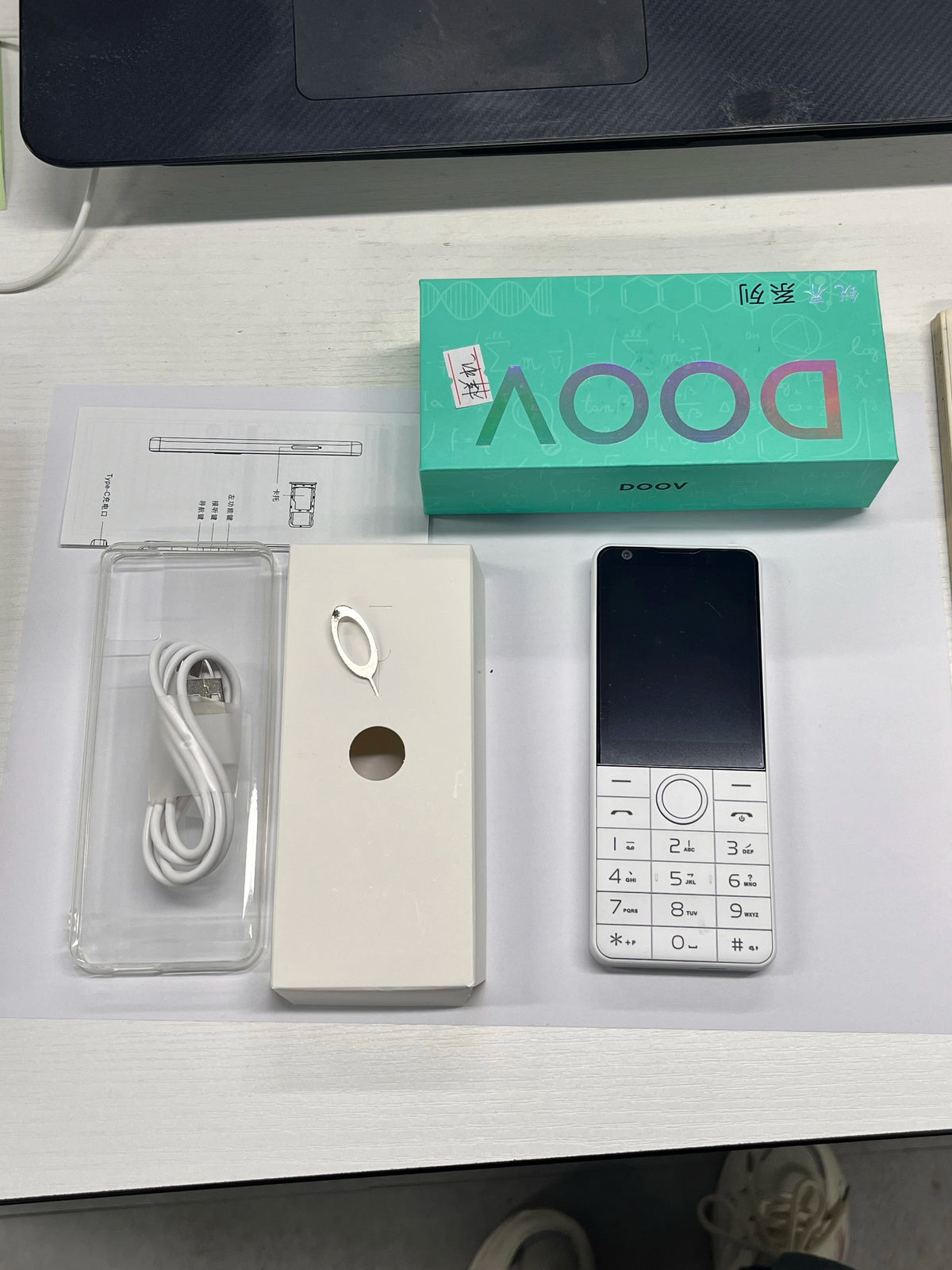 DOOV R77 pro 4G Smart Touch Screen 2.8 Inch Keypad Mobile Phone  3GB+32GB 3000mAh Android 13 Whatsapp