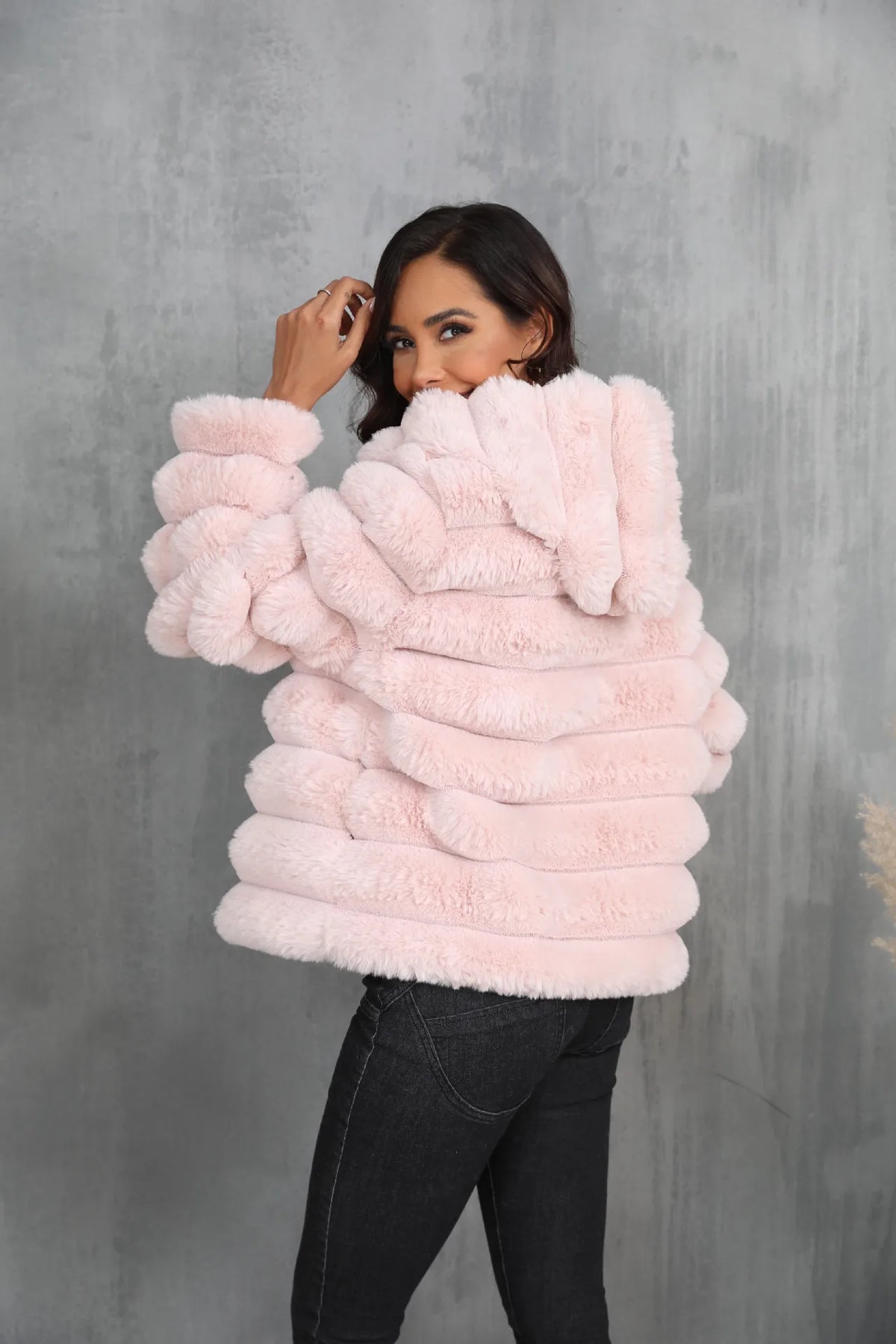2026 Faux Fur Women Coats Hooded Full Sleeve Short Coat Zipper Thick Warm Solid Temperament Elegant Splice Autumn Winter
