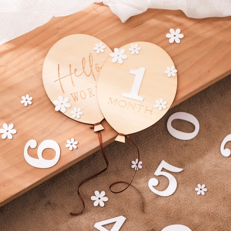2Pcs Baby Wooden Balloon Milestone Cards Photography Accessories Baby Photography Shooting Props For Newborn Birthing Gifts